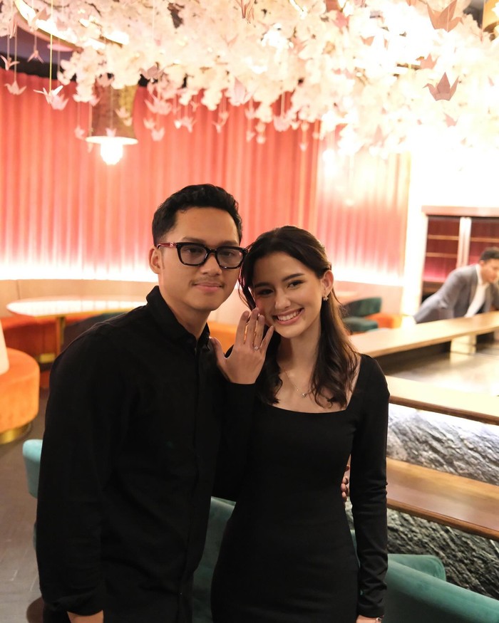 Azriel Hermansyah dan Sarah Menzel