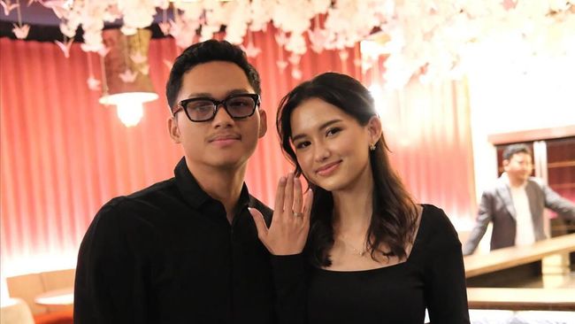 Sarah Menzel sebut sang ibu berpesan agar dia dan Azriel Hermansyah menyelesaikan studi dulu sebelum menikah.
