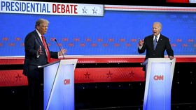 FOTO: Saling Serang Trump vs Biden di Debat Pilpres AS 2024