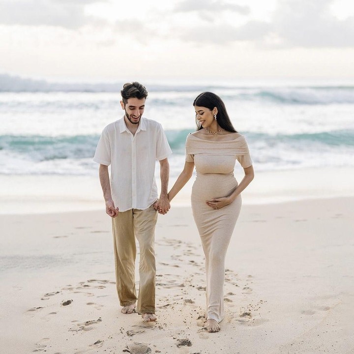 <p>Kabar bahagia baru saja datang dari influencer Jharna Bhagwani dan suaminya, Bunda. Hal ini lantaran perempuan yang memiliki darah Indonesia sekaligus India tersebut beberapa waktu lalu mengumumkan berita kehamilannya. (Foto: Instagram @jharnabhagwani).</p>