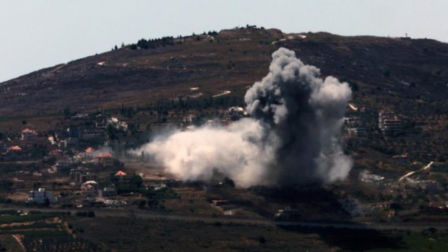 Hizbullah mengaku telah menembakkan lusinan roket pada Kamis (27/6) ke sebuah pangkalan militer di Israel utara.