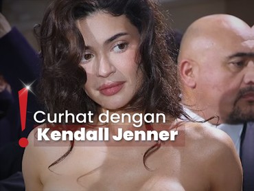 Kylie Jenner Menangis usai Diejek Netizen Perkara Makeup Tebal dan Dress Jelek