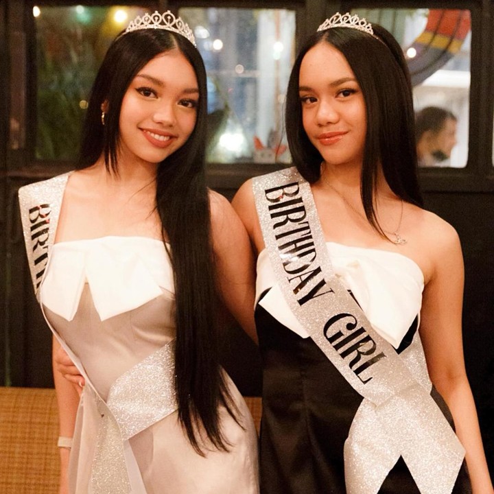 <p>Naura dan Neona kompak mengenakan <em>sleeveless tube dress</em> bernuansa monokrom. Keduanya juga memakai tiara dan selempang bertuliskan 'Birthday Girl'. (Foto: by @zakifariz from Instagram @riafinola)</p>