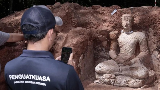 Arca Buddha kuno yang ditemukan di Situs Peninggalan Arkeologi Bukit Choras, Malaysia, diklaim lebih tua dari Borobudur dan Angkor Wat.