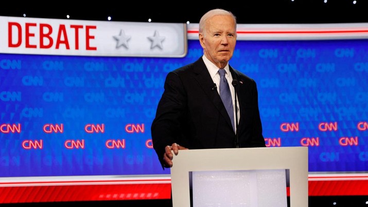 Presiden AS Joe Biden menghadiri debat presiden pertama yang diselenggarakan oleh CNN di Atlanta, Georgia, AS, 27 Juni 2024. (REUTERS/Marco Bello)