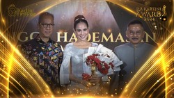 Loemongga Haoemasan Dianugerahi Piala Kartini Award 2024