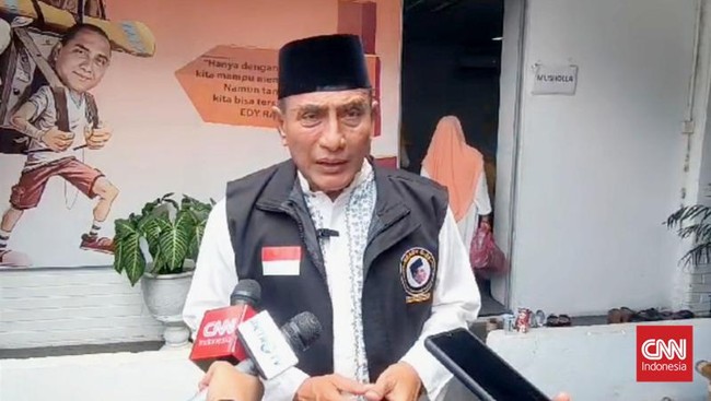 Edy mengungkap empat argumen kenapa memilih Hasan Basri Sagala sebagai cawagubnya. Salah satunya lantaran tinggi badan nan sama.