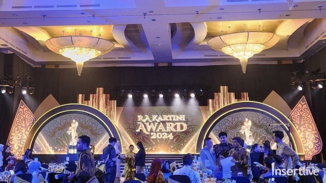 Gelaran RA Kartini Awards 2024 berlangsung di Ritz Carlton, SCBD, Jakarta, Jumat (28/6). Acara ini bertujuan untuk memberikan motivasi untuk mengejar mimpi.
