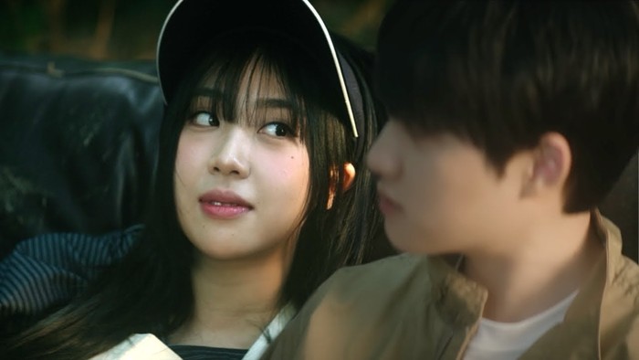 Lee Youngji dan D.O. EXO di MV Small Girl/Foto: Youtube.com/이영지
