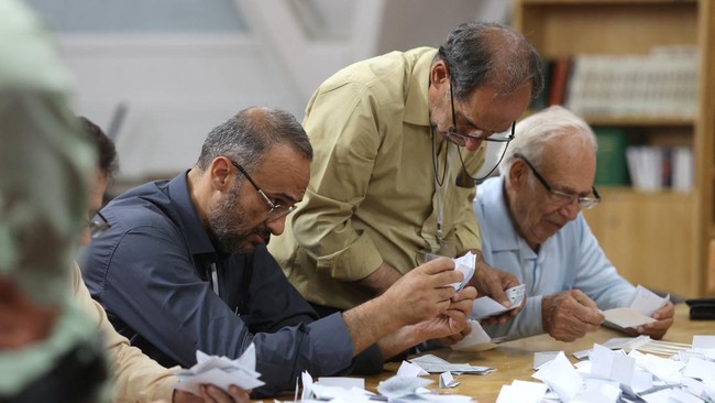 Pemungutan suara pemilihan presiden baru Iran sudah berakhir. Hasil perhitungan awal disebut akan diumumkan Sabtu (29/7).