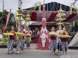 Suka Cita Masyarakat Adat Cigugur Rayakan Seren Taun