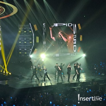 Teriakan Penggemar Menggema di Opening Konser TREASURE 'REBOOT' di Jakarta