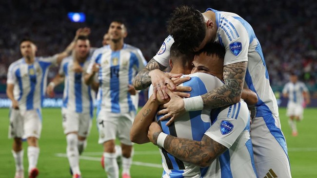 Sebanyak 53 gol tercipta dalam 24 pertandingan yang berlangsung di fase grup Copa America 2024. Bomber Argentina mampu cetak 4 gol di fase grup.
