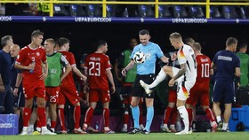 Hujan Deras Disertai Petir, Laga Jerman vs Denmark Disetop