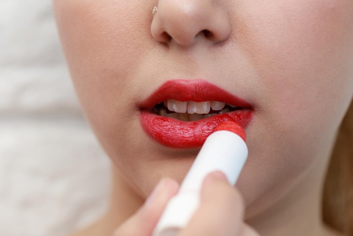 6 Langkah Sederhana Merawat Bibir Pecah-Pecah