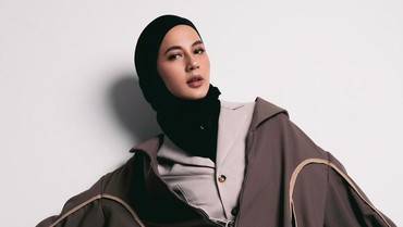 Tangis Paula Verhoeven Menyesal Tak dari Dulu Belajar Agama & Berhijab