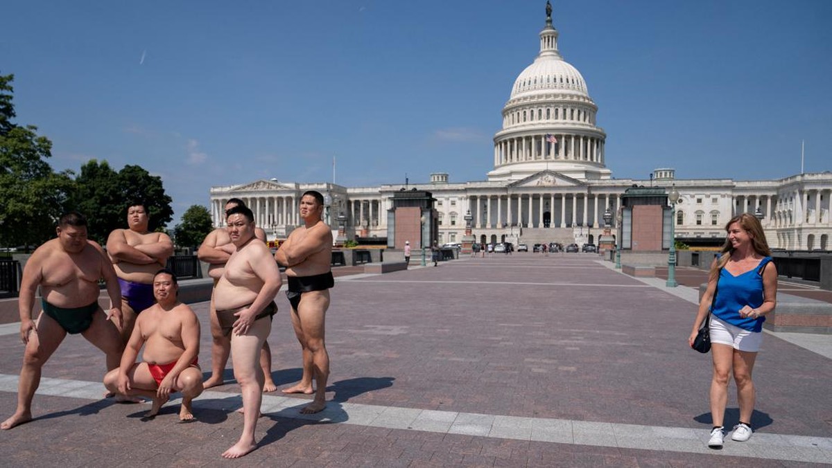 FOTO: Pegulat Sumo 'Berkeliaran' di Washington DC