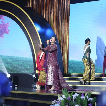 6 Potret Nadya Mulya hingga Putri Ayu Berkebaya di R.A Kartini Award 2024