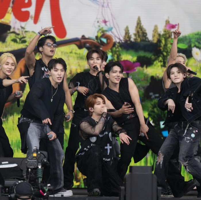 GLASTONBURY, ENGLAND - JUNE 28: Members of K-Pop group Seventeen perform on the Pyramid Stage during day three of Glastonbury Festival 2024 at Worthy Farm, Pilton on June 28, 2024 in Glastonbury, England. Founded by Michael Eavis in 1970, Glastonbury Festival features around 3,000 performances across over 80 stages. Renowned for its vibrant atmosphere and iconic Pyramid Stage, the festival offers a diverse lineup of music and arts, embodying a spirit of community, creativity, and environmental consciousness. (Photo by Samir Hussein/WireImage)