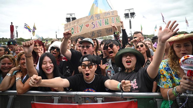 FOTO: SEVENTEEN, Idol K-pop Pertama Tampil di Glastonbury Festival