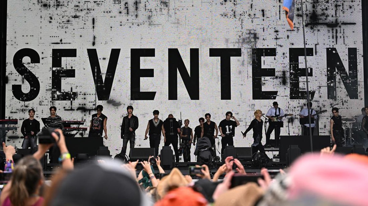 FOTO: SEVENTEEN, Idol K-pop Pertama Tampil di Glastonbury Festival