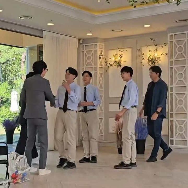 <p>Belum lama ini, Song Triplets kembali tampil di layar kaca setelah beberapa tahun lalu menyelesaikan program anak-anak The Return of Superman. Ketiganya hadir sebagai bintang tamu di acara You Quiz On The Block. (Foto: Instagram @youquizontheblock)</p>