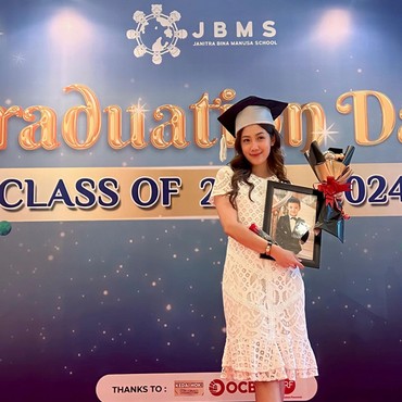 Tangis Tamara Tyasmara Pecah saat Hadiri Acara Kelulusan Mendiang Dante