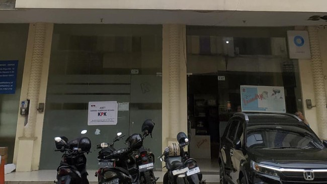KPK melelang barang rampasan berupa ruko di Depok milik terdakwa Tafsir Nurchamid.