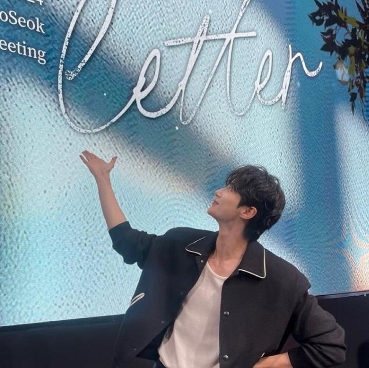 <p>Dalam akun Instagram pribadinya, Byeon Woo Seok membagikan potret dirinya semasa menghadiri fan meeting di Jakarta. Aktor pemeran Ryu Sun Jae di drama Korea Lovely Runner ini tampil begitu memukau di hadapan para penggemar. (Foto: Instagram @byeonwooseok)</p>