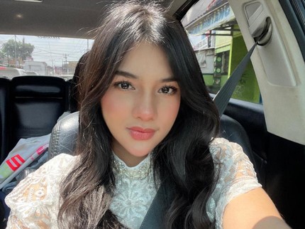 Kisah Mualaf Davina Karamoy Pemain Ipar Adalah Maut, Sembuh dari Sakit Setelah Baca Al-Qur'an