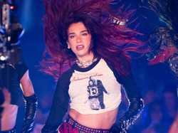 Video: Warganet Bandingkan Panggung Dua Lipa di Singapura dan Jakarta