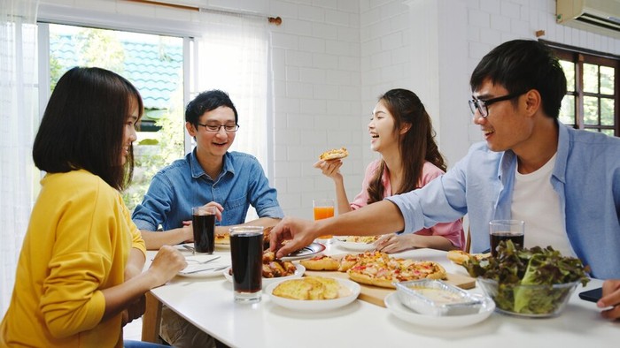 5 Zodiak yang Selalu Merasa FOMO, Kamu Termasuk?
