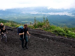 Gunung Fuji Makin Eksklusif: Biaya Pendakian Melambung, Dompet Tipis Menyingkir!