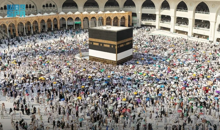 Jemaah melakukan tawaf di Masjidil Haram Makkah, 18 Juni 2024.