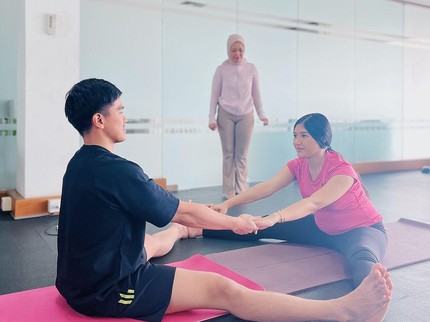 Sambut Anak Pertama, Intip 7 Potret Kaesang Pengarep dan Erina Gudono Jalani Prenatal Yoga