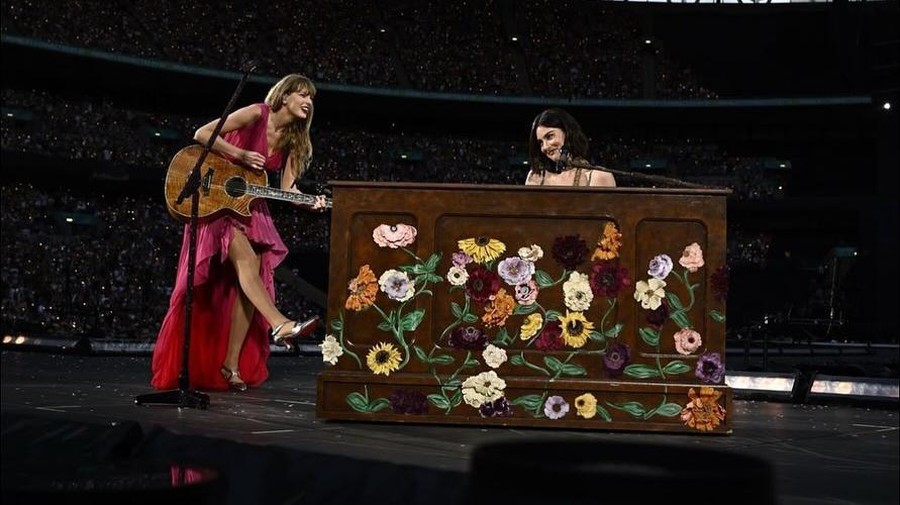 Lirik Lagu Us - Gracie Abrams featuring Taylor Swift Lirik Lagu Us - Gracie Abrams featuring Taylor Swift
