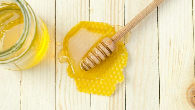 4 Manfaat Madu untuk Wajah yang Jarang Diketahui, Nggak Cuma untuk Sembuhkan Luka!