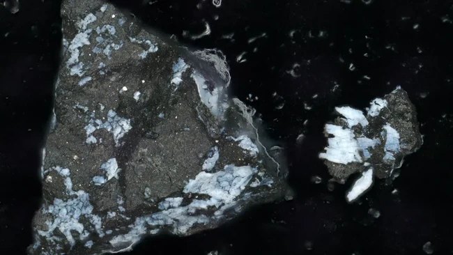 'Sisa-sisa' air ditemukan dari sampel yang diambil dari asteroid Bennu. Simak penjelasan NASA berikut.