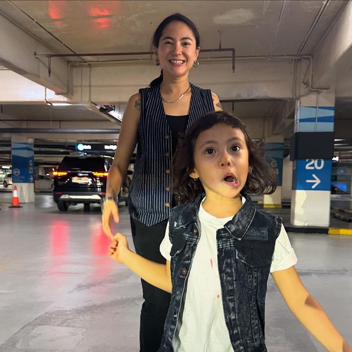 <p>Ketika putrinya berulang tahun, Poppy menuliskan pesan manis di akun media sosialnya. "Duhh June udah semakin gede yaa Angkel Onty.. Doain yaa Angkel Onty semoga June jadi anak yang keren, pinter, sehat jiwa raga, hebat sekolahnya, dan jadi anak yang bisa mengeluarkan sisi terbaiknya yaaa," tulis Poppy. (Foto: Instagram @popsovia)</p>