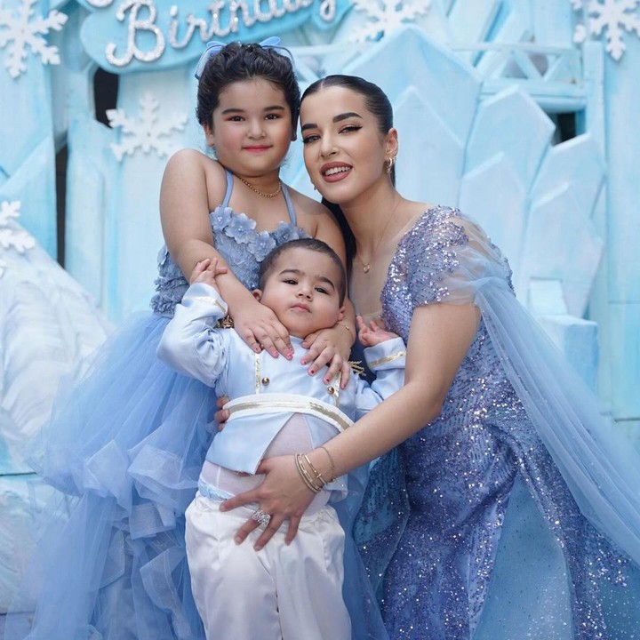 <p>Tidak hanya sang Bunda, sang adik, Hasan Isa Assegaf, turut memeriahkan ulang tahun Ayang nih, Bunda. Dirinya terlihat gagah mengenakan pakaian ala pangeran dengan warna senada. (Foto: Instagram: @tasyafarasya)</p>