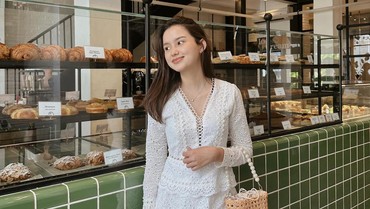 img-title Jadi Alasan Tunda Pernikahan, Sarah Menzel Calon Istri Azriel Kuliah di Mana?
