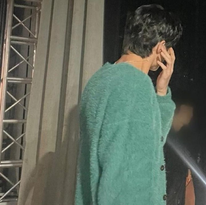 <p>Selanjutnya, Byeon Woo Seok juga menyertakan momennya ketika bersiap menaiki panggung fan meeting. Aktor ini bersiap-siap untuk menyaksikan dan menyapa para penggemarnya yang sudah berkumpul di The Kasablanka Hall, Jakarta. (Foto: Instagram @byeonwooseok)</p>
