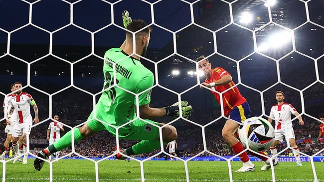Timnas Spanyol lolos ke perempat final Euro 2024 usai hajar Georgia 4-1 di babak 16 besar di Stadion Rhein Energie, Senin (1/7) dini hari WIB.