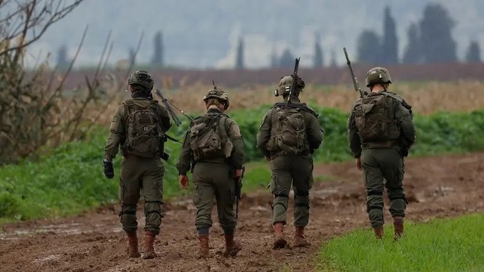 Israeli soldiers patrol an area near the northern kibbutz of Kfar Blum close to the border with Lebanon after Hezbollah said its fighters carried out an aerial attack with two drones against an Israeli air defense system site in the border region on January 25, 2024, amid continuing battles between Israel and Palestinian Hamas militants in the Gaza Strip. (File photo: AFP)