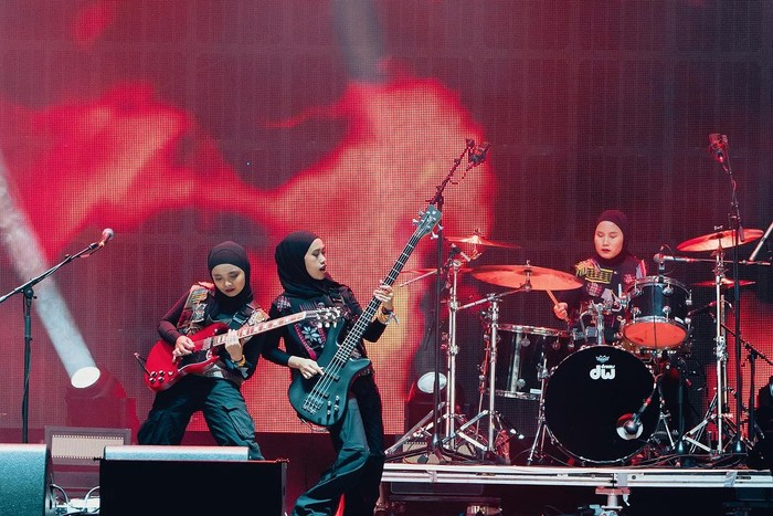 Voice of Baceprot Band Indonesia Pertama Tampil di Glastonbury