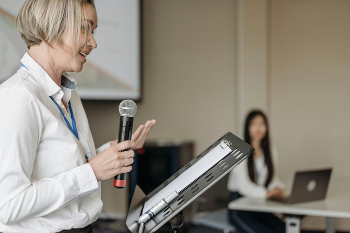 3 Tips Jitu Tidak Bertele-Tele saat Public Speaking