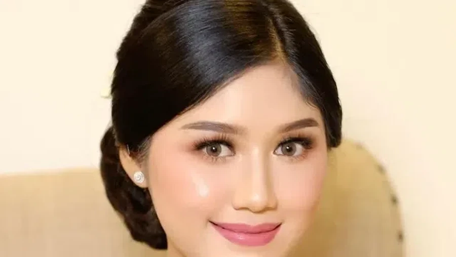 Adu gaya Nikita Willy dan Erina Gudono