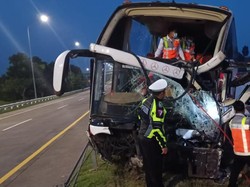 Bus Harapan Jaya Tabrak Truk di Tol Jombang, 1 Orang Tewas-2 Luka