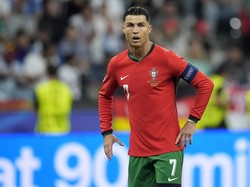 Free Kick Cristiano Ronaldo Keganggu Messi?