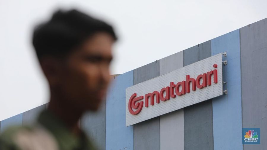 Gerai PT Matahari Department Store Tbk. (LPPF) atau Matahari di Plaza Atrium, Jakarta, Selasa (2/7/2024). (CNBC Indonesia/Faisal Rahman)